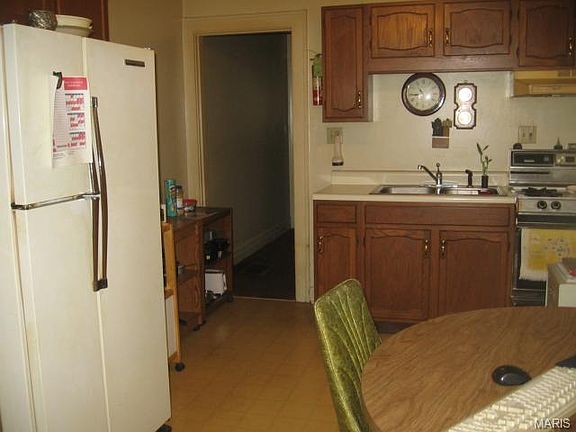 2nd image of 3946-3948 Schiller Pl