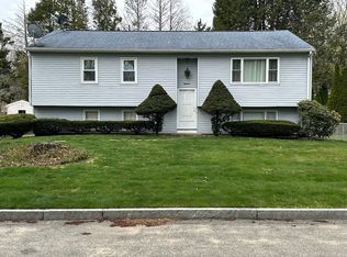 18 Crystal Brook Dr, Springfield, MA 01118
