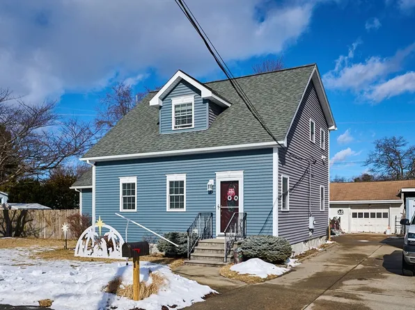 28 Robert St, Chicopee, MA 01020