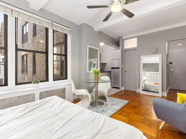 225 Central Park West image 4 of 14