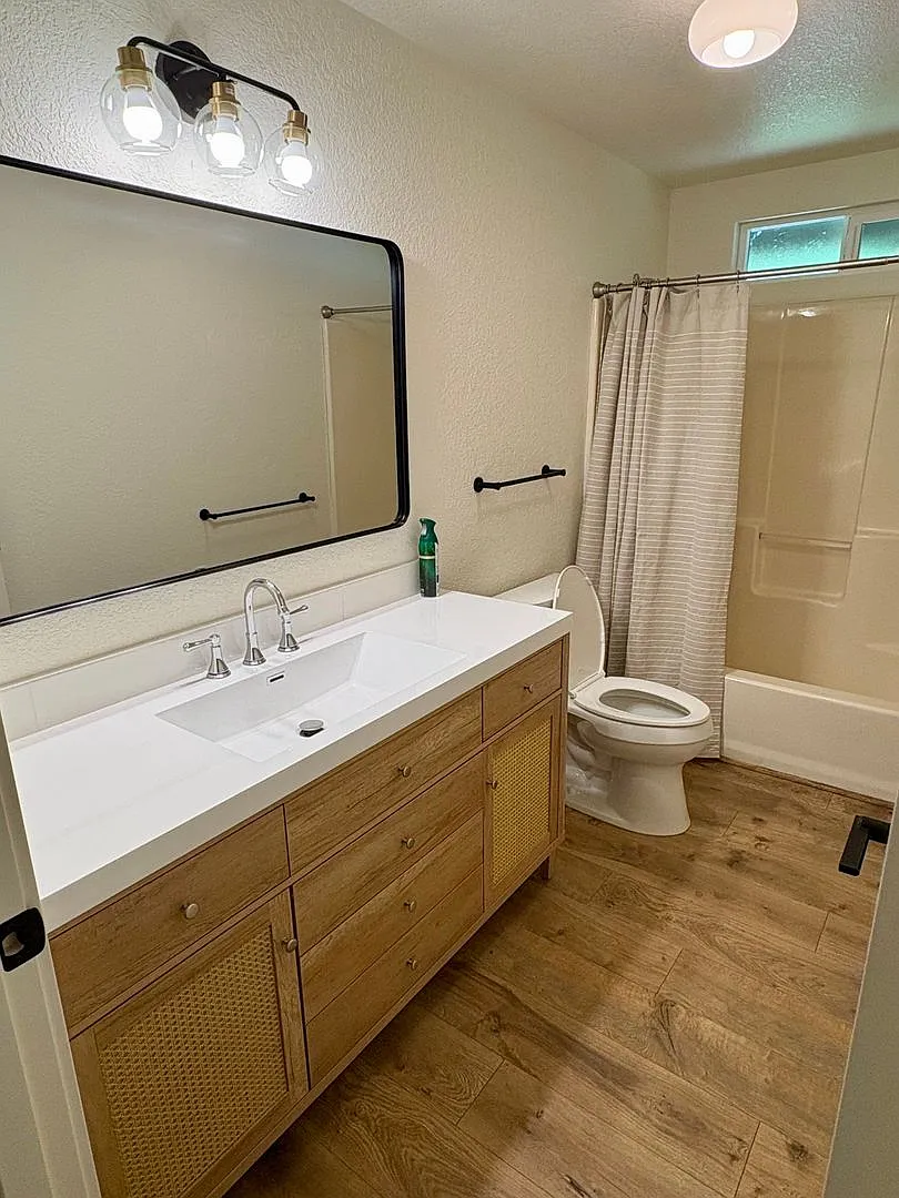 Jacksonville Oregon 2 Bedroom, 2 Bath Apartment Hard to find Long term Rental — Photo 4