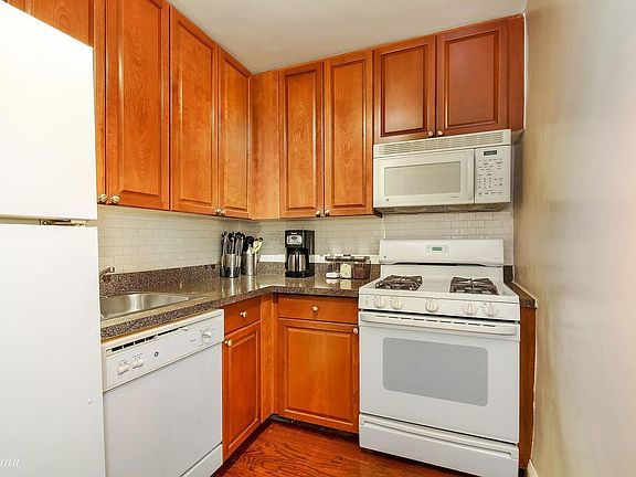 2nd image of 77 Livingston St #12L