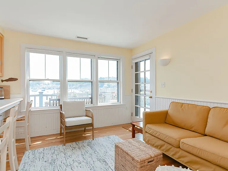 37 Rocky Neck Ave #A — Photo 44
