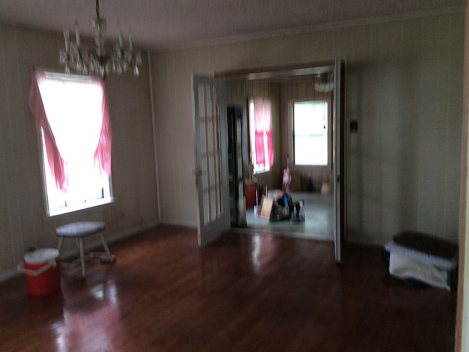 1st image of 402 Bexar Dr