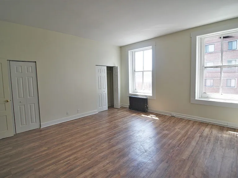 1015 Saint Paul St — Photo 3