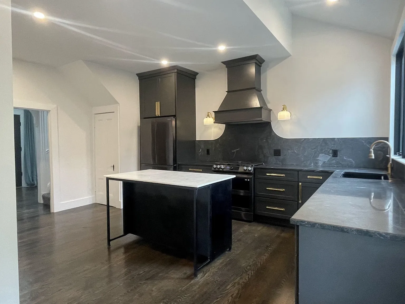 3 bed, 1.5 bath, 1498 sqft, $3,600 — Photo 4