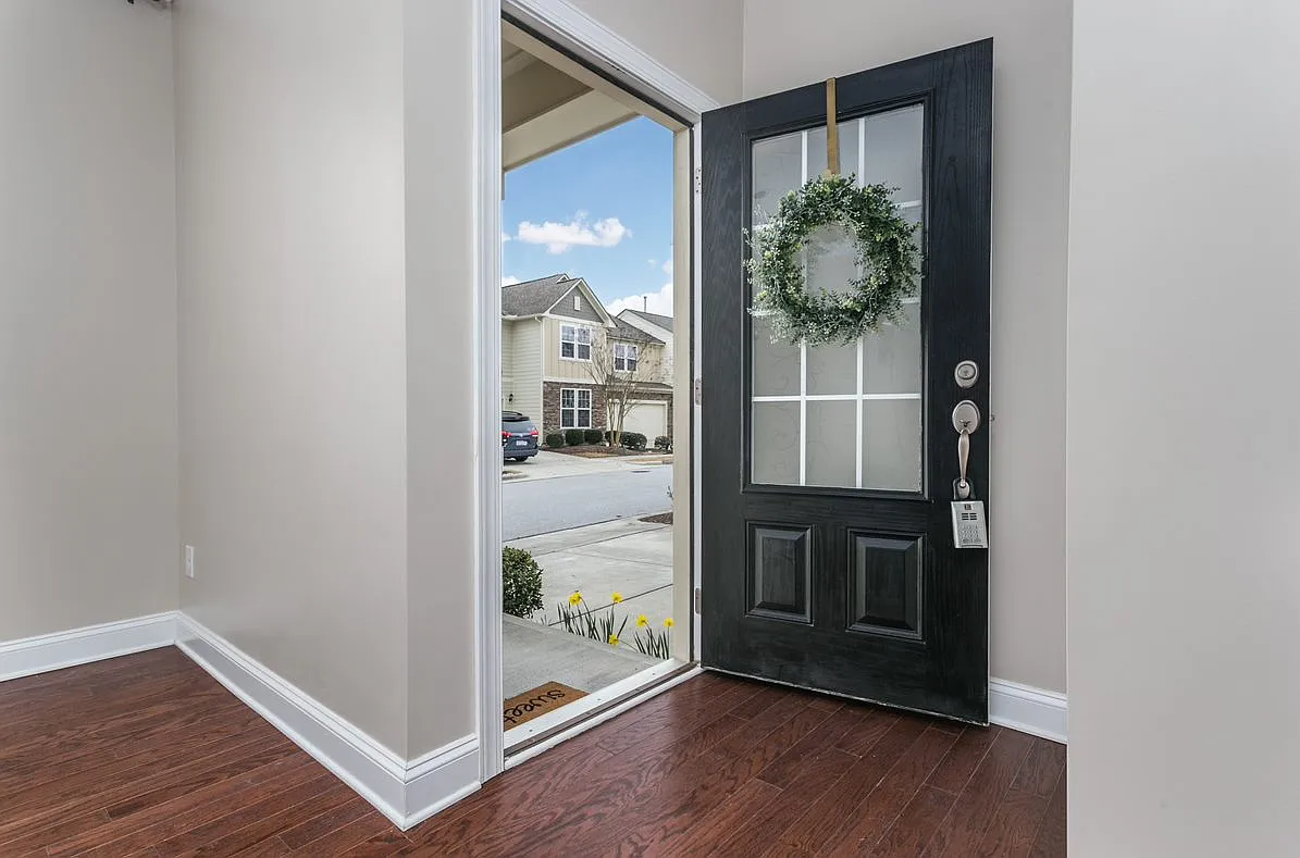 4 bed, 3.5 bath, 2581 sqft, $2,395 — Photo 4