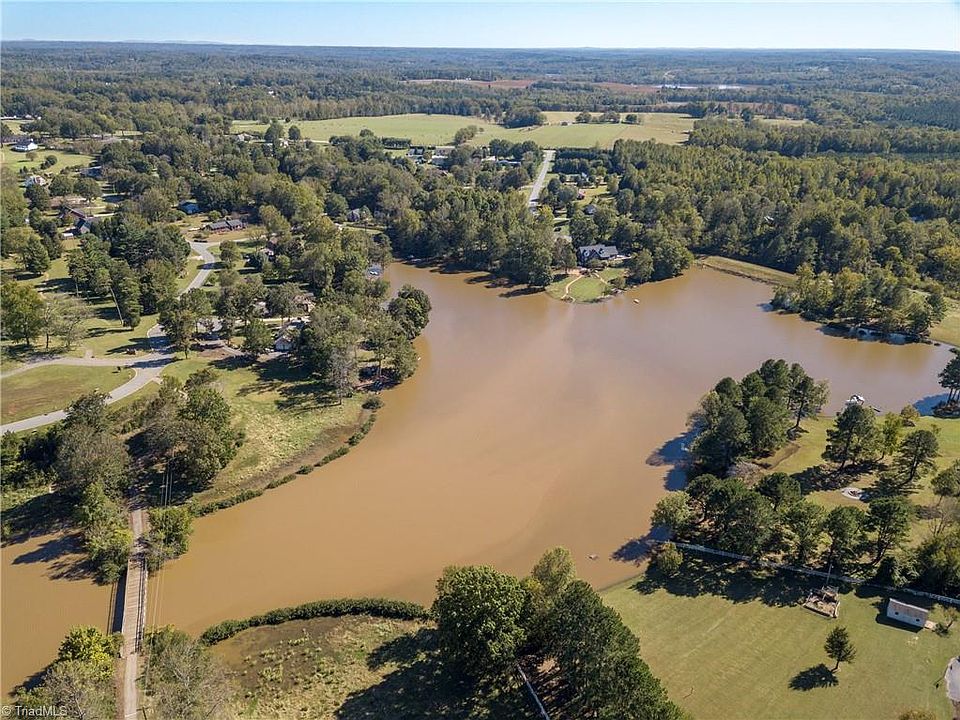 1st image of 161 Reserve Dr