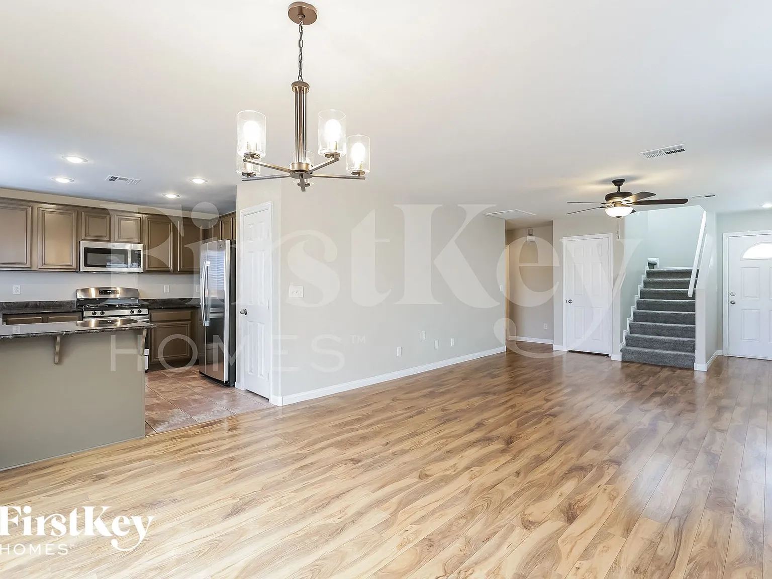 3 bed, 2.5 bath, 1692 sqft, $2,325 — Photo 4