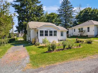 6 Willowbrook Ave, Selkirk, NY 12158