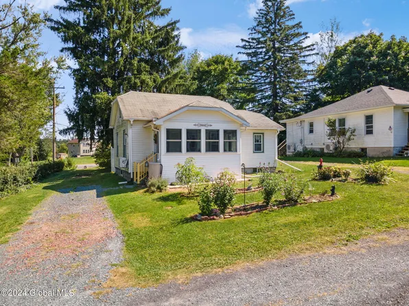 6 Willowbrook Avenue, Selkirk, NY 12158