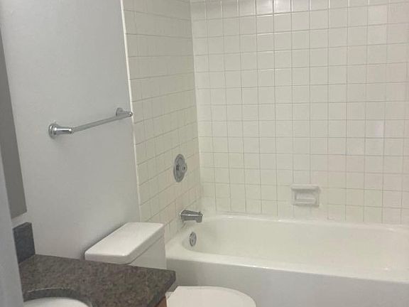 5th image of 40 E 9th St #2909