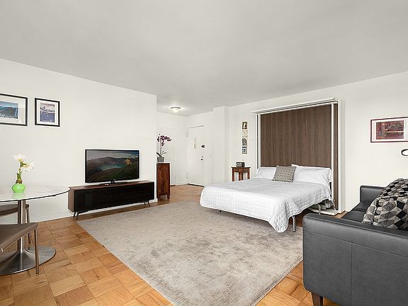 3rd image of 80 Central Park W APT 22H