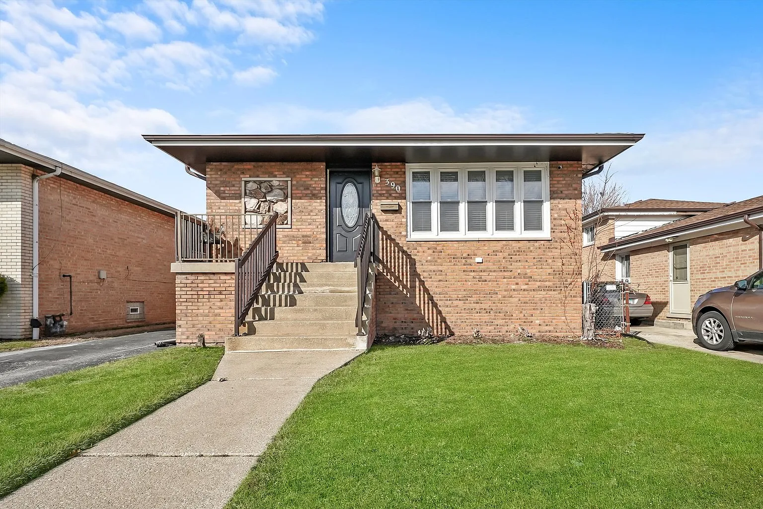 390 Hoxie Ave photo 1