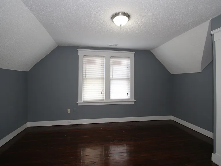 168 Chatham — Photo 15