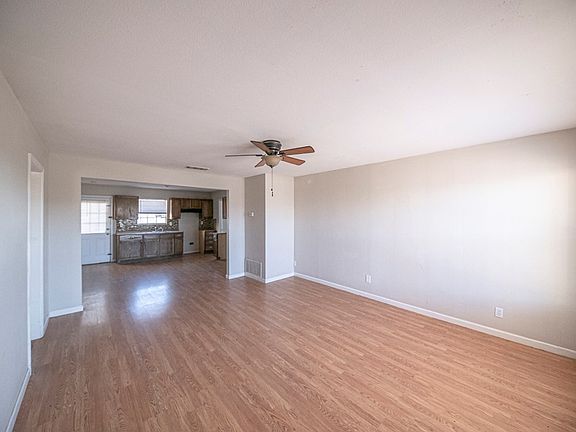 4th image of 808 E 14th St