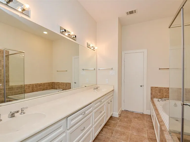 11315 S Main St #1-301 — Photo 23