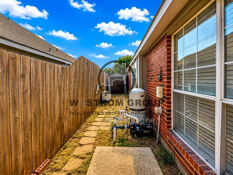 1257 Christopher Ln — Photo 36