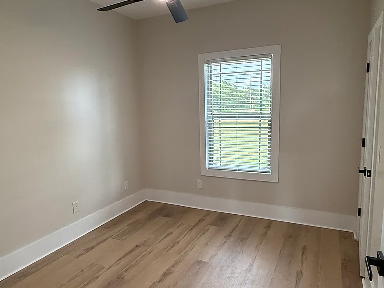 932 Windmill Rd — Photo 12
