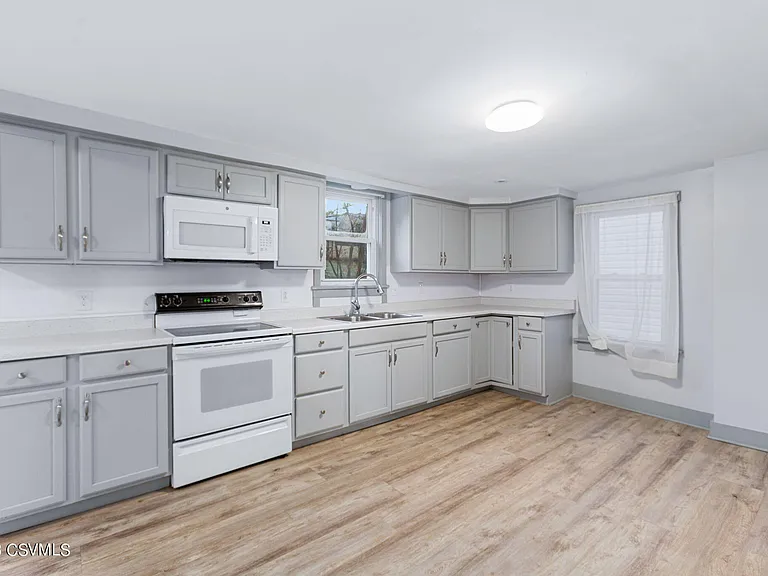 222 N 2nd St — Photo 8