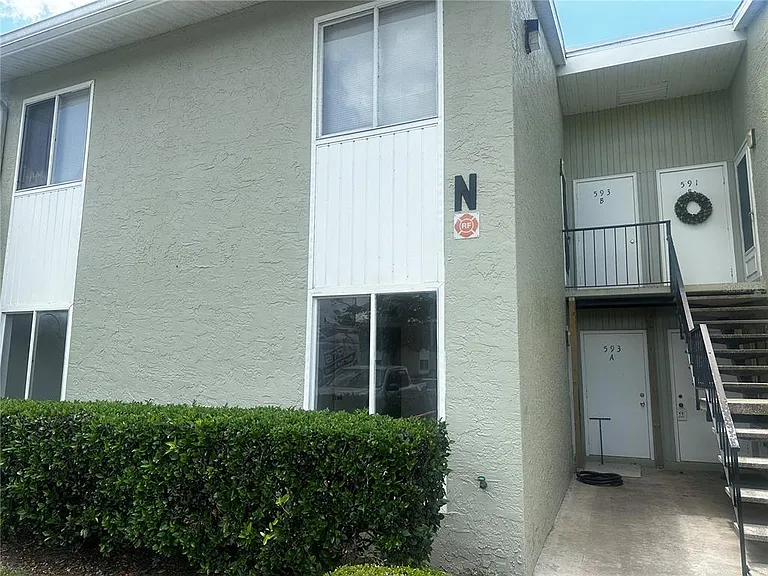 593 Fairways Cir #A — Photo 1