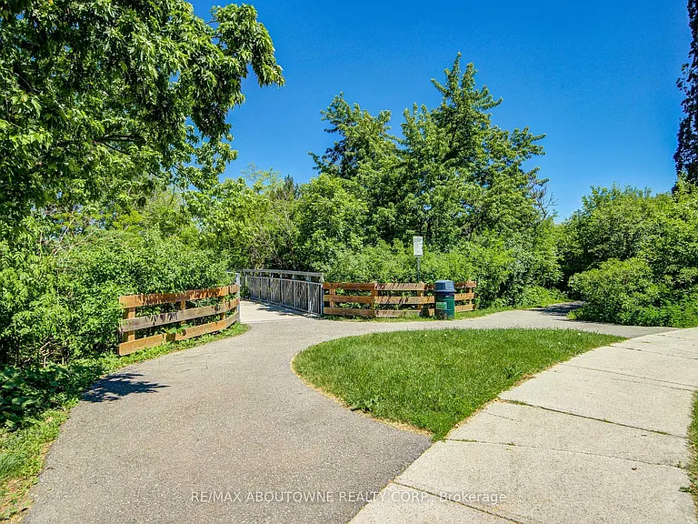 1273 Blackthorn Pl — Photo 41