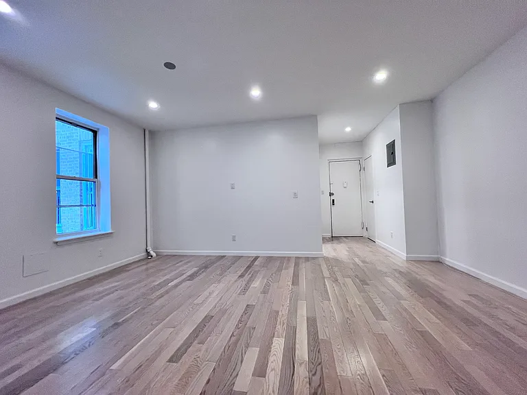 247 Wadsworth Ave #2F — Photo 4