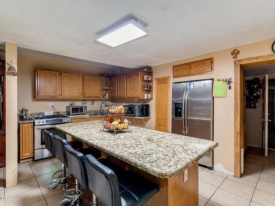 2nd image of 2305 S 15th Pl