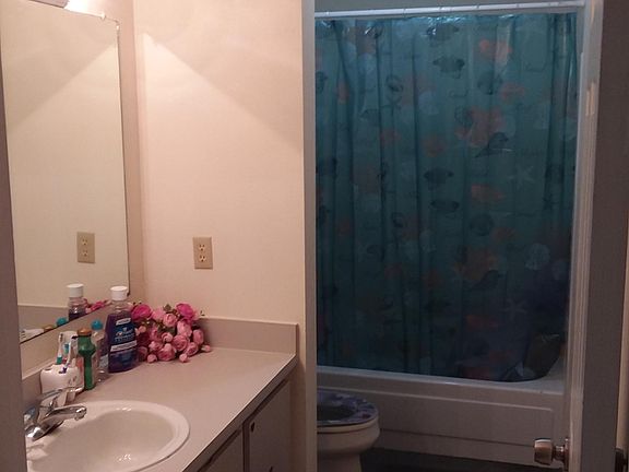 4th image of 536 Orange Dr APT 20