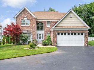 1 Fairways Ln, Methuen, MA 01844