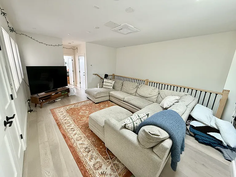 120-126 Emerson St #5 — Photo 9
