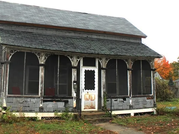 3 Gunn St, Erving, MA 01344