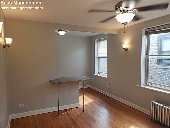 5th image of 1369 W Greenleaf Ave APT 303
