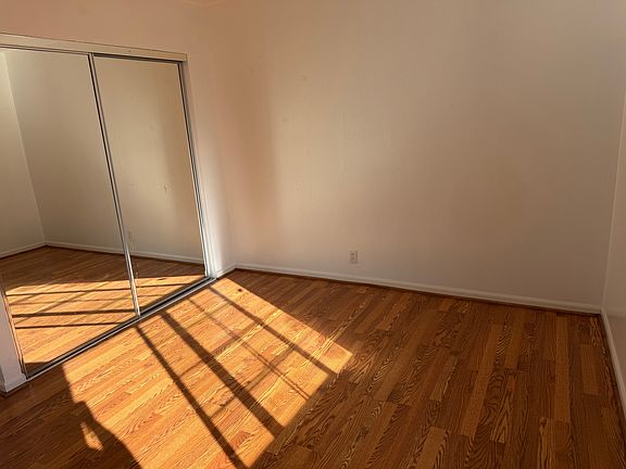 2nd image of 3255 Oakmont Dr Room 2