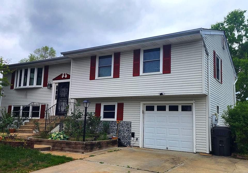1st image of 2716 Pinewood Dr