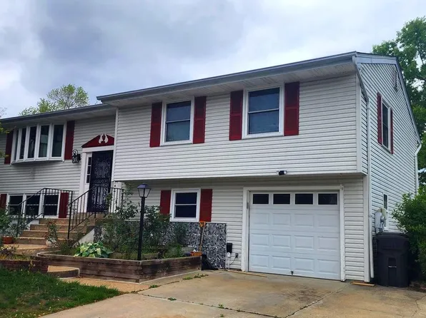 2716 Pinewood Dr, Waldorf, MD 20601