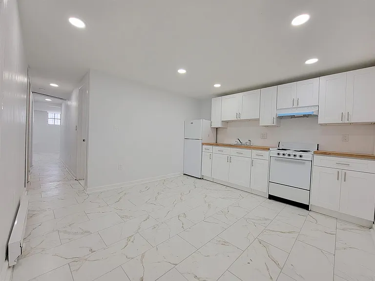 4629 Naples St — Photo 2