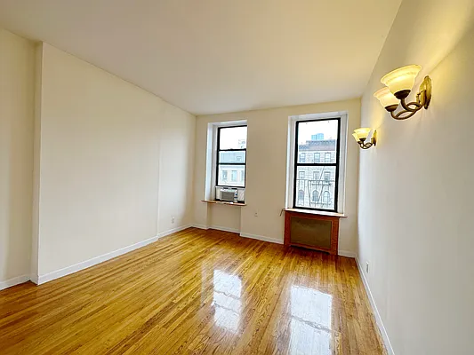 Rented by City Connections Realty | media 26