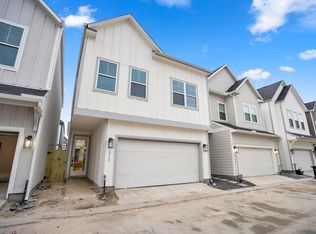 8438 Berry Green Ln, Houston, TX 77022