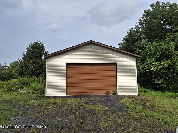 3rd image of 2737 Mountain Rd