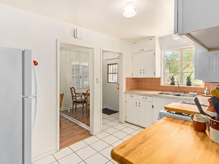 4233 E Linden St — Photo 8
