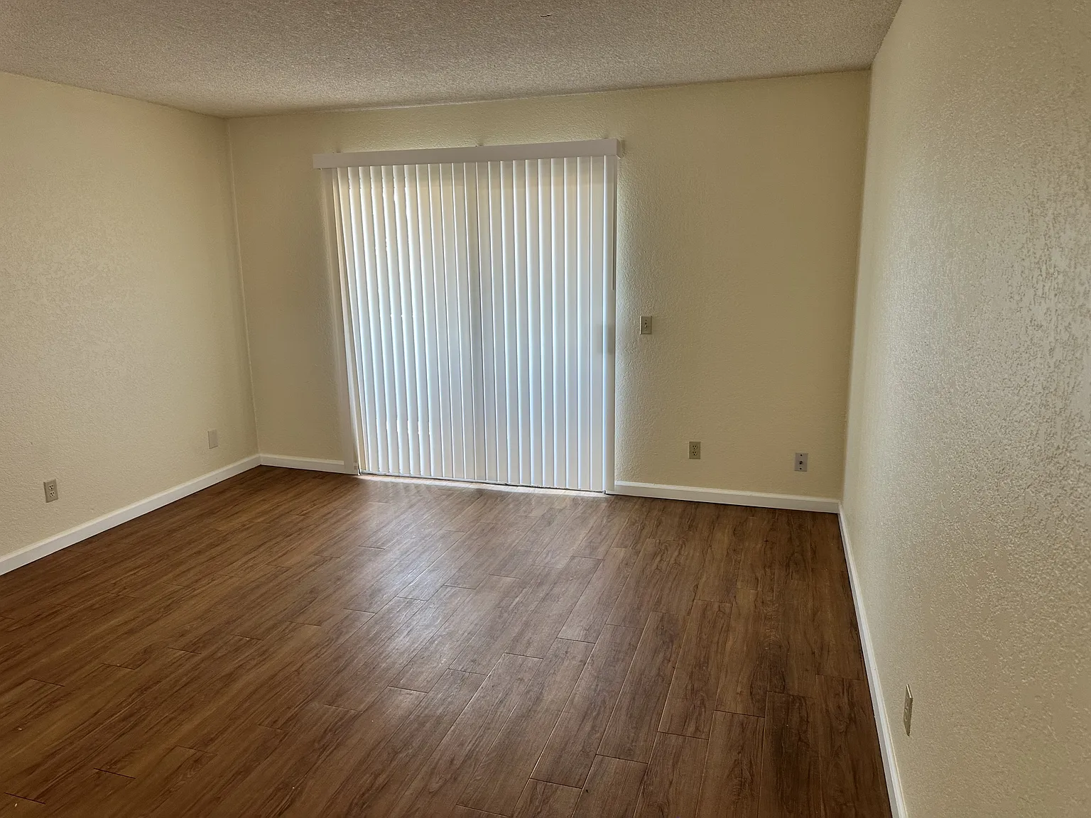 2102 East 5th Street - D — Photo 3