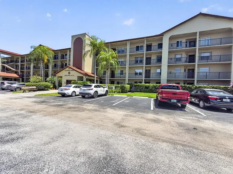 13055 SW 15th Ct — Photo 3