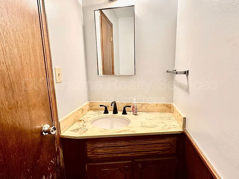 12109 Camelot Dr — Photo 17