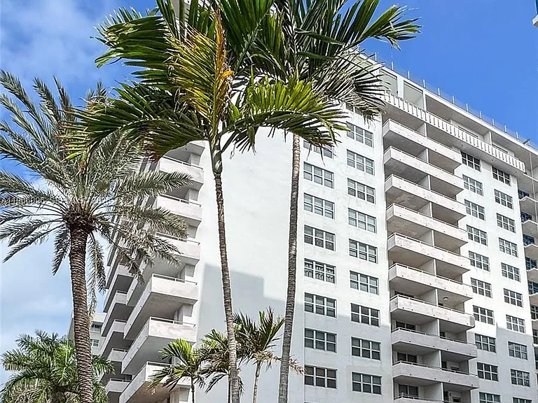 9225 Collins Ave #609 — Photo 26