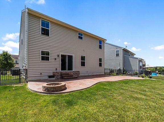 3rd image of 2843 Ridge View Ct