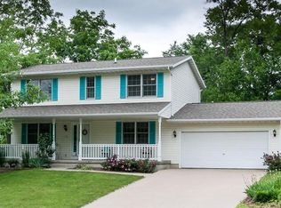 318 Greenfield St NE, Cedar Rapids, IA 52402