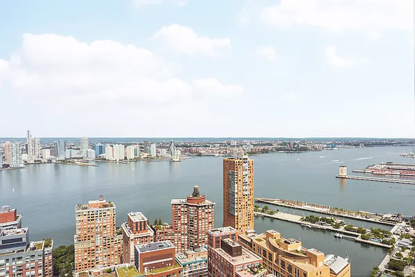 Rented by Compass | media 21