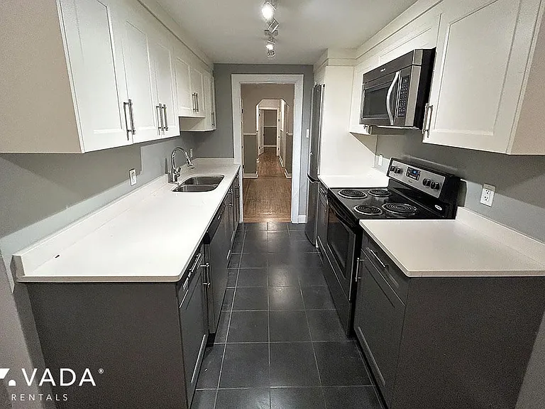 1235 Burnaby St #9 — Photo 2