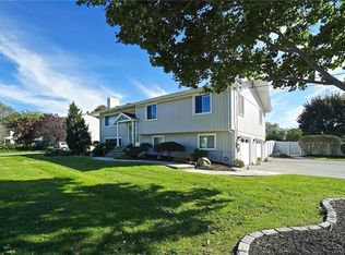 5 Hathaway Dr, Portsmouth, RI 02871